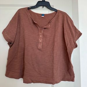 Old Navy tee shirt